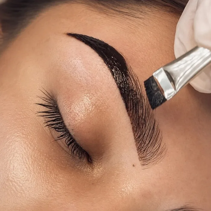 Diseño de Cejas + Pigmento